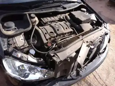 Veicolo di demolizione peugeot 206 cc cc dell'anno 2002 alimentato nfu