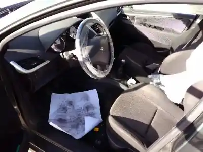 Veículo de Sucata peugeot 207 confort do ano 2008 alimentado 8fs