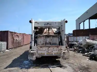 Veículo de Sucata iveco eurocargo 5.9 diesel do ano 2001 alimentado 8060.45b