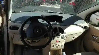 Veículo de Sucata renault modus confort dynamique do ano 2004 alimentado k4j g7