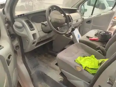 Veículo de Sucata renault trafic combi (ab 4.01) * do ano 2004 alimentado 