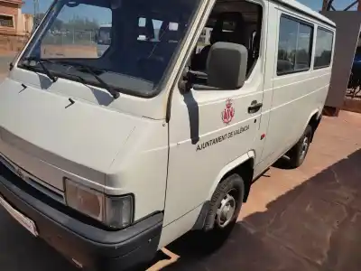 Vehículo de desguace nissan trade 2.0 d del año 1996 con motor ld20.ii.e