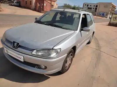 Veículo de Sucata peugeot 306 break xt do ano 1999 alimentado rhy