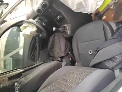 Veículo de Sucata citroen c3 picasso attraction do ano 2012 alimentado 9h06