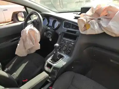 Veicolo di demolizione peugeot 5008 * dell'anno 2015 alimentato 