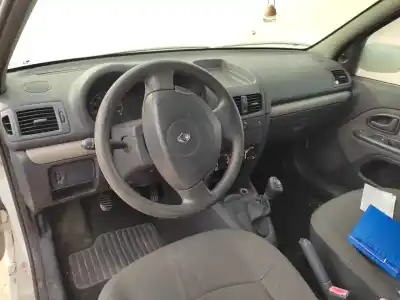 Здавання транспортного засобу renault   року 2005 потужний k9k a7