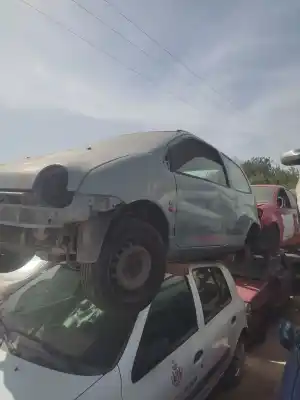 Veículo de Sucata renault twingo (co6) 1.2 alize do ano 2002 alimentado 