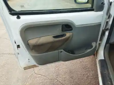 Здавання транспортного засобу renault kangoo (f/kc0) authentique року 2002 потужний d7f g7