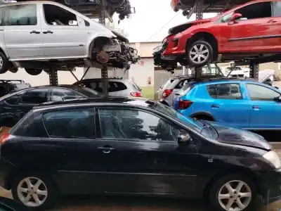 Veículo de Sucata toyota corolla (_e12_) 2.0 d-4d (cde120r_, cde120l_) do ano 2004 alimentado 1cd-ftv