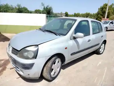 Veicolo di demolizione RENAULT CLIO II (BB_, CB_)  dell'anno 2002 alimentato K9K A7