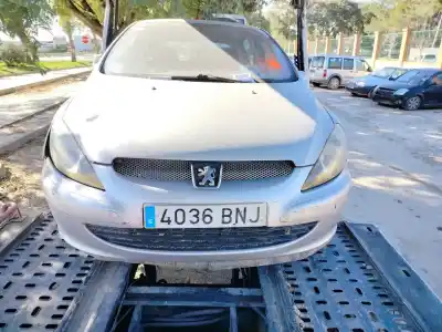 Veicolo di demolizione PEUGEOT 307 (S1)  dell'anno 2001 alimentato NFU
