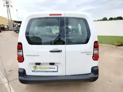 Veículo de Sucata peugeot partner tepee 1.6 bluehdi 100 do ano 2017 alimentado bh02