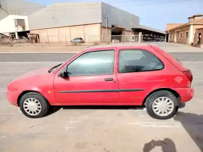 Veículo de Sucata ford fiesta berlina básico do ano 1999 alimentado rtj
