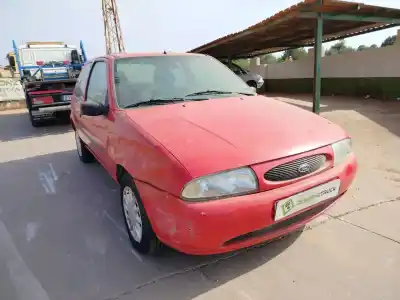 Veículo de Sucata ford fiesta berlina básico do ano 1999 alimentado rtj