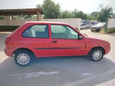 Veículo de Sucata ford fiesta berlina básico do ano 1999 alimentado rtj