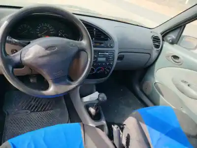 Veículo de Sucata ford fiesta berlina básico do ano 1999 alimentado rtj