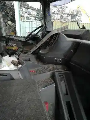 Véhicule à la ferraille scania serie 4 (p 94 d) * de l'année 2003 alimenté 