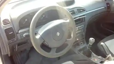 Sloopvoertuig renault laguna ii (bg0) f9q van het jaar 2006 aangedreven f9q