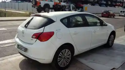 Veicolo di demolizione opel astra j berlina 5p b16dtl dell'anno 2015 alimentato b16dtl
