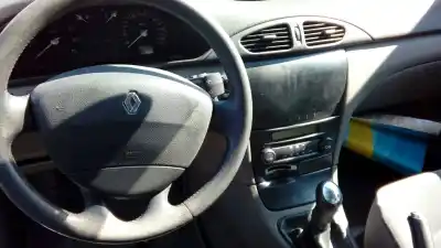 Sloopvoertuig renault laguna ii (bg0) k4m van het jaar 2002 aangedreven k4m