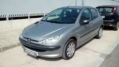 Здавання транспортного засобу PEUGEOT 206 G-KFW року 2004 потужний KFW