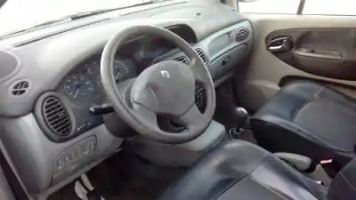 Scrapping Vehicle renault scenic (ja..) f9q of the year 2003 powered f9q