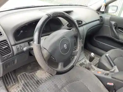 Sloopvoertuig renault laguna ii (bg0) f9q van het jaar 2004 aangedreven f9q