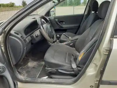 Sloopvoertuig renault laguna ii (bg0) f9q van het jaar 2004 aangedreven f9q