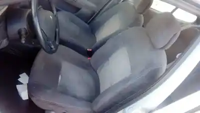 Здавання транспортного засобу renault megane i fase 2 classic (la..) k4m року 2001 потужний k4m