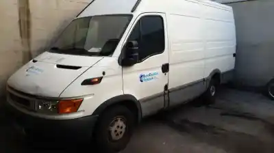 Здавання транспортного засобу IVECO DAILY FURGÓN F1AE0481B року 2003 потужний F1AE0481B