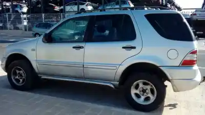 Veicolo di demolizione mercedes-benz clase ml (bm 163) m112942 dell'anno 1997 alimentato m112942
