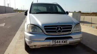 Veicolo di demolizione MERCEDES-BENZ CLASE ML (BM 163) M112942 dell'anno 1997 alimentato M112942
