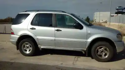 Veicolo di demolizione mercedes-benz clase ml (bm 163) m112942 dell'anno 1997 alimentato m112942