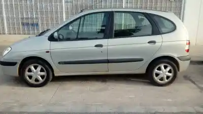 Scrapping Vehicle renault megane i scenic (ja0) f8q790 of the year 2000 powered f8q790