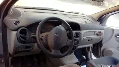 Scrapping Vehicle renault scenic (ja..) f9q of the year 2002 powered f9q