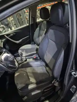 Vehicul casat opel astra j berlina 5p a20dth al anului 2014 alimentat a20dth