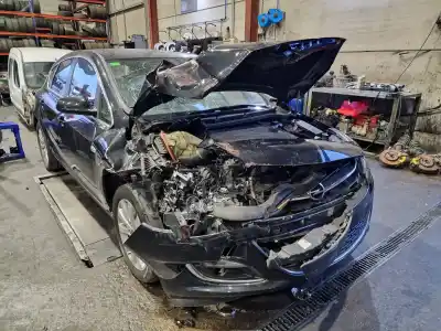 Vehicul casat opel astra j berlina 5p a20dth al anului 2014 alimentat a20dth