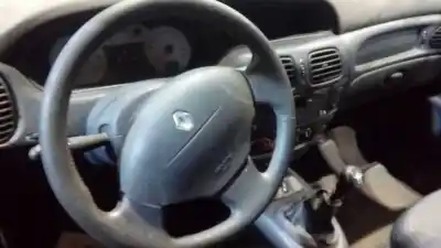 Здавання транспортного засобу renault megane i fase 2 cabriolet (ea..) k4m700 .k7m702.k4m700.k4ma7.k4m.k4m708 року 2002 потужний k4m