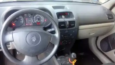 Veículo de Sucata renault clio ii fase ii (b/cb0) k9k a7 do ano 2001 alimentado k9k