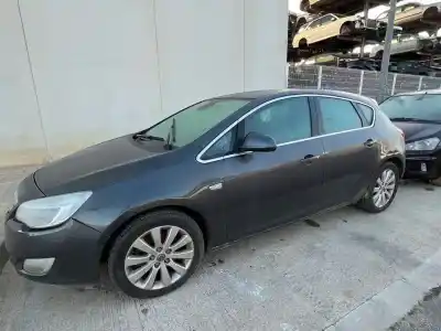Veículo de Sucata opel astra j berlina 5p a20dth do ano 2011 alimentado a20dth