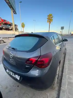 Veículo de Sucata opel astra j berlina 5p a20dth do ano 2011 alimentado a20dth