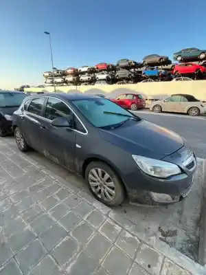Veículo de Sucata opel astra j berlina 5p a20dth do ano 2011 alimentado a20dth
