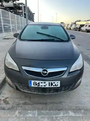 Veicolo di demolizione OPEL ASTRA J BERLINA 5P A20DTH dell'anno 2011 alimentato A20DTH