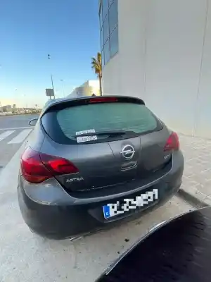 Veículo de Sucata opel astra j berlina 5p a20dth do ano 2011 alimentado a20dth