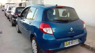 Veicolo di demolizione RENAULT CLIO III  dell'anno 2009 alimentato D4F740