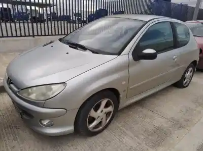 Sloopvoertuig PEUGEOT 206  van het jaar 2004 aangedreven RHY