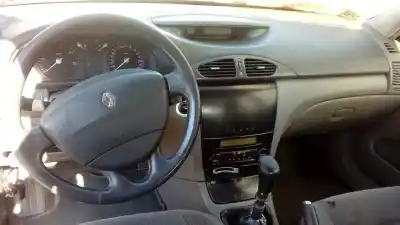 Sloopvoertuig renault laguna ii (bg0) f9q van het jaar 2002 aangedreven f9q