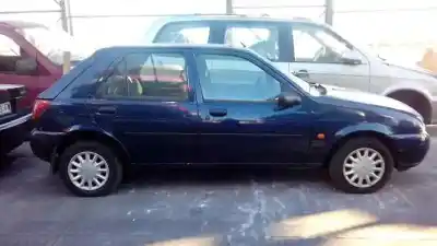 Véhicule à la ferraille ford fiesta berlina d/rtj de l'année 1997 alimenté rtj