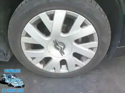 Véhicule à la ferraille citroen c4 berlina sx de l'année 2005 alimenté 