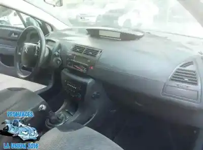 Véhicule à la ferraille citroen c4 berlina sx de l'année 2005 alimenté 